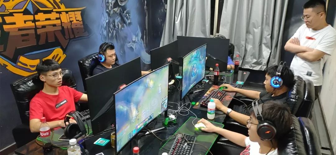 狼队球迷社 狼队球迷社